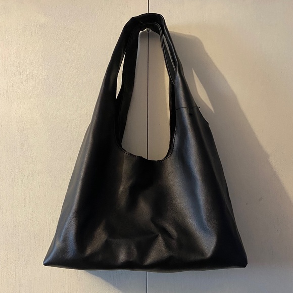 🎀4/$25🎀🖤New! Everyday Over The Shoulder Bag🖤 - Picture 2 of 3